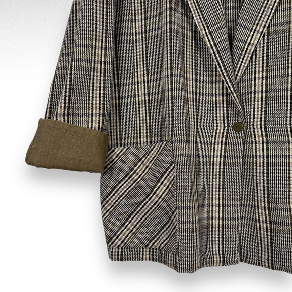 Plaid Women's Jacket with Brown Accents - Picture 5 of 8